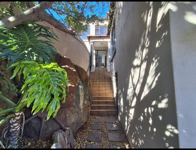 4 BEDROOM TOWNHOUSE FOR SALE IN BASSONIA